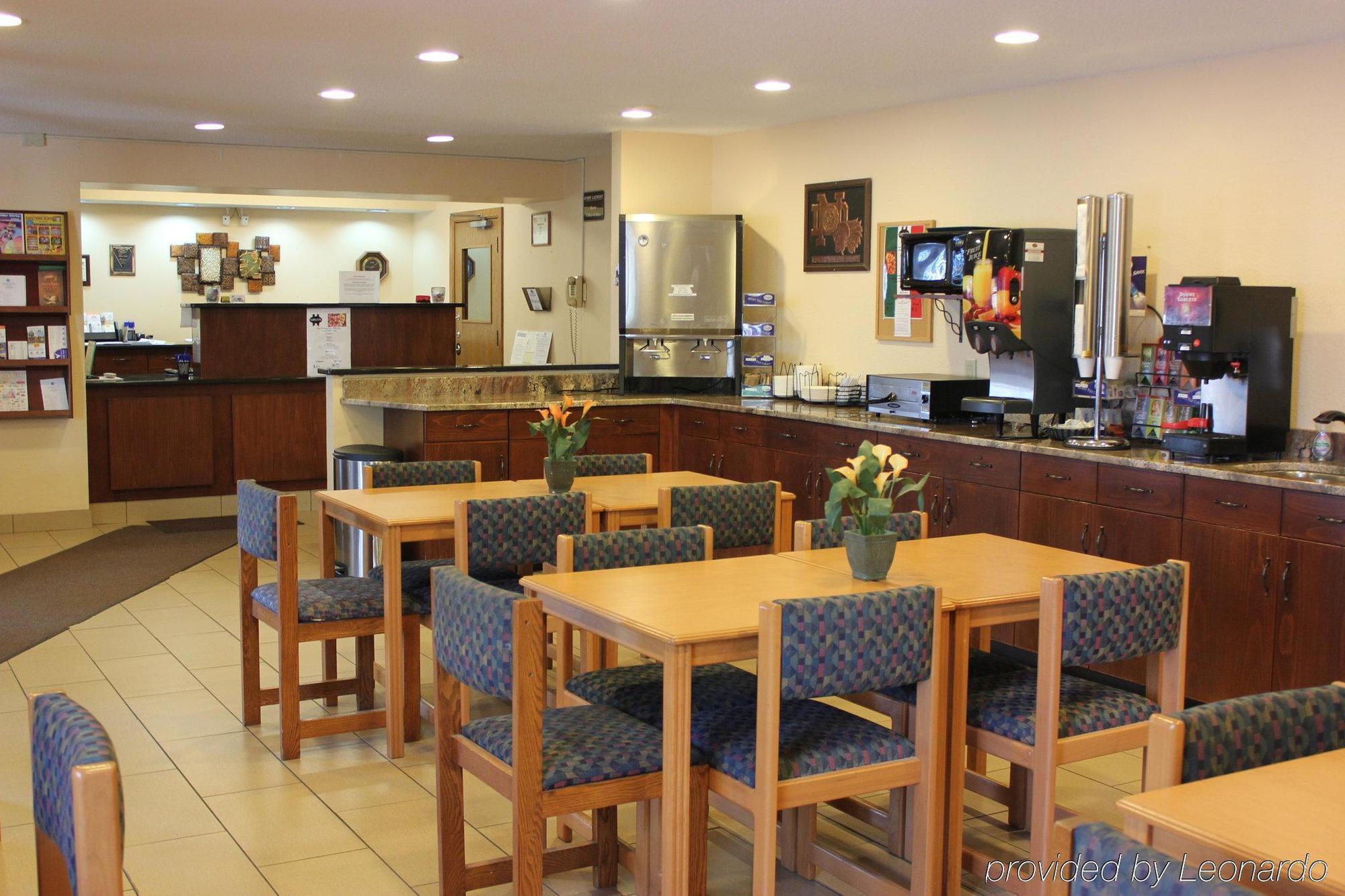 Americas Best Value Inn Grand Forks Restoran gambar