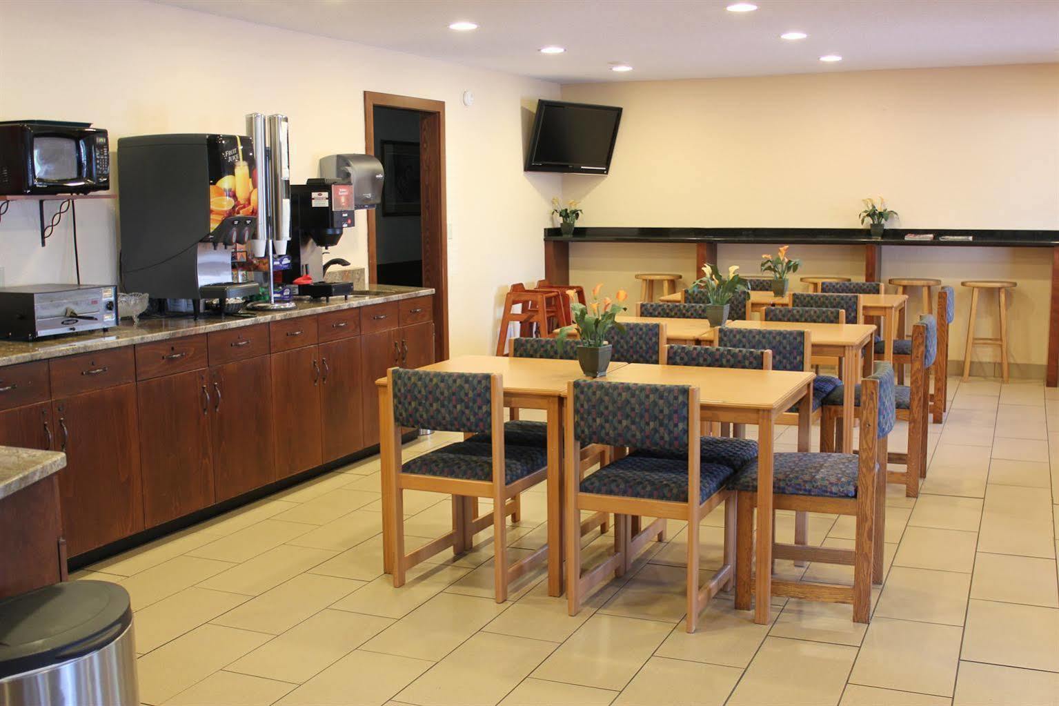 Americas Best Value Inn Grand Forks Restoran gambar